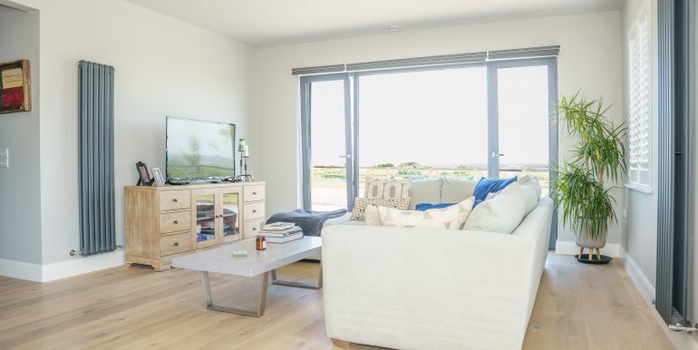 Corrin View Kitchen-Sitting Room-2