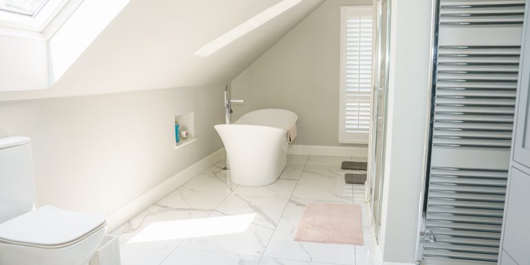Corrin View Main Bathroom-Landing-2