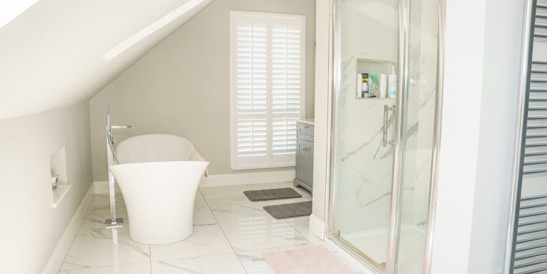 Corrin View Main Bathroom-Landing-5